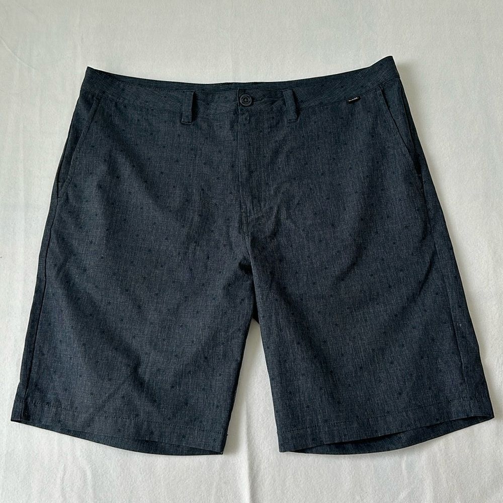 Travis Mathew Golf Shorts Men's Grey/Blue/Black Tonal Print Size 38